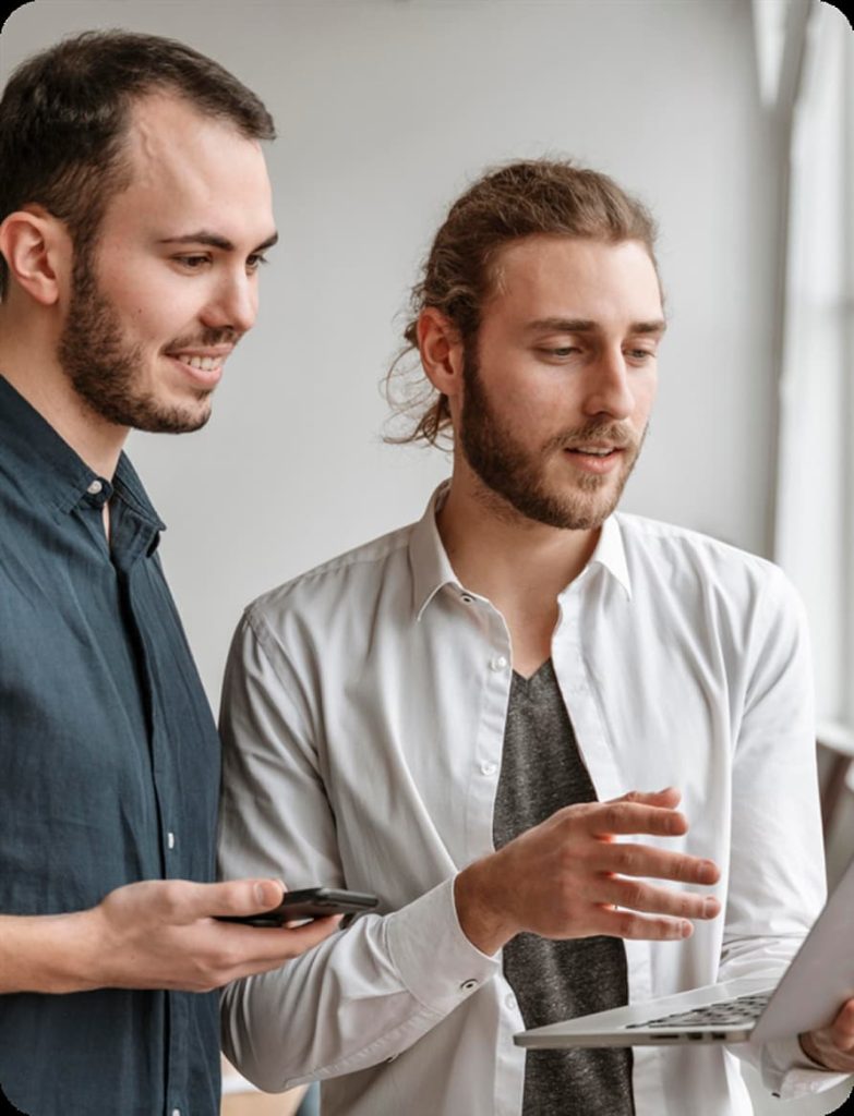 2 personnes avec l'application MEG ouverte